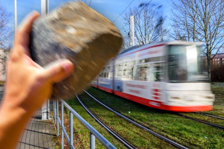 Ein Unbekannter warf unter anderem Schottersteine auf eine Straßenbahn in Zwickau. (Symbolfoto)