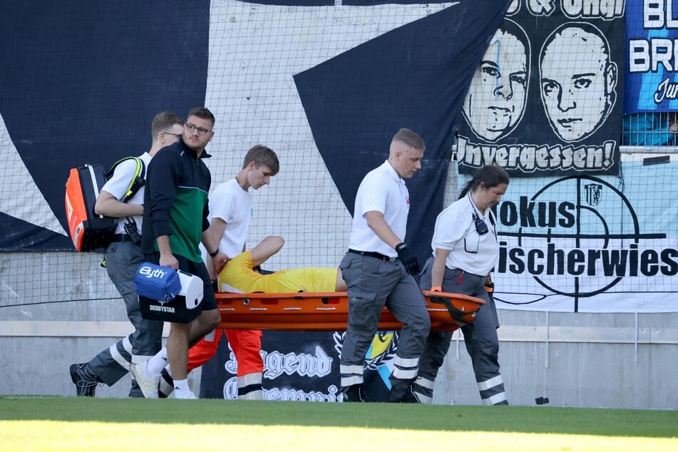 Torwart Steffen Westphal (26) musste beim Spiel gegen den CFC am Samstag vom Feld getragen werden.