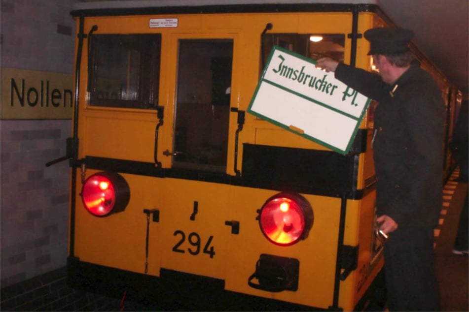 Baujahr 1902: BVG nimmt Uralt-Zug wieder in Betrieb