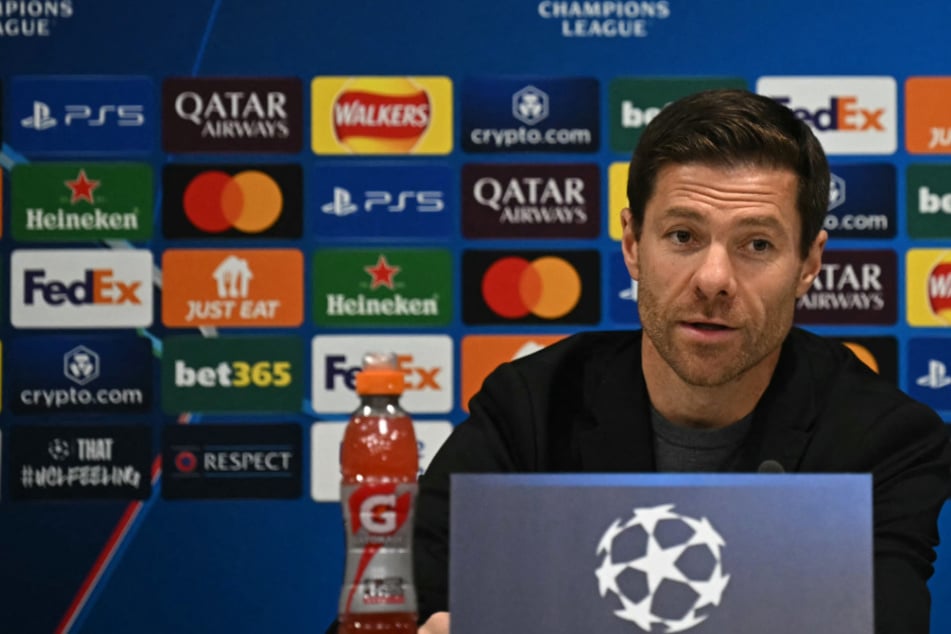 Auf der Pressekonferenz zeigte sich Xabi Alonso von seiner abgeklärten Seite.