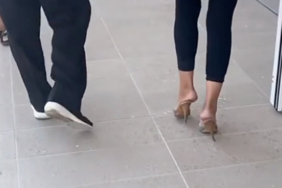 Die unbekannte Frau trug zu kleine High Heels, wie Robert Geiss im Video festhielt.