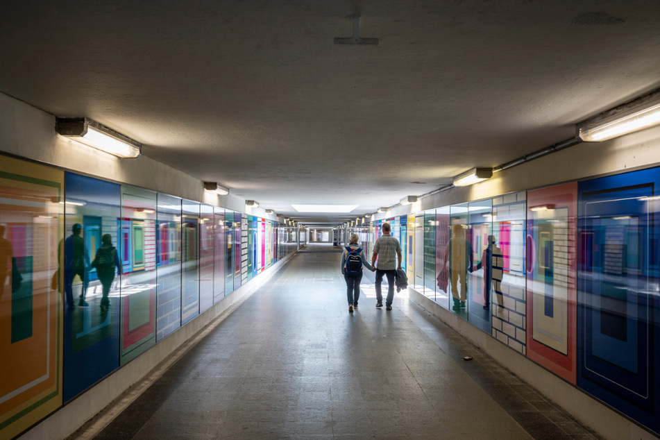 Im Rahmen des "Purple Path" wurde diese Unterführung des Flöhaer Bahnhofs zur Galerie.
