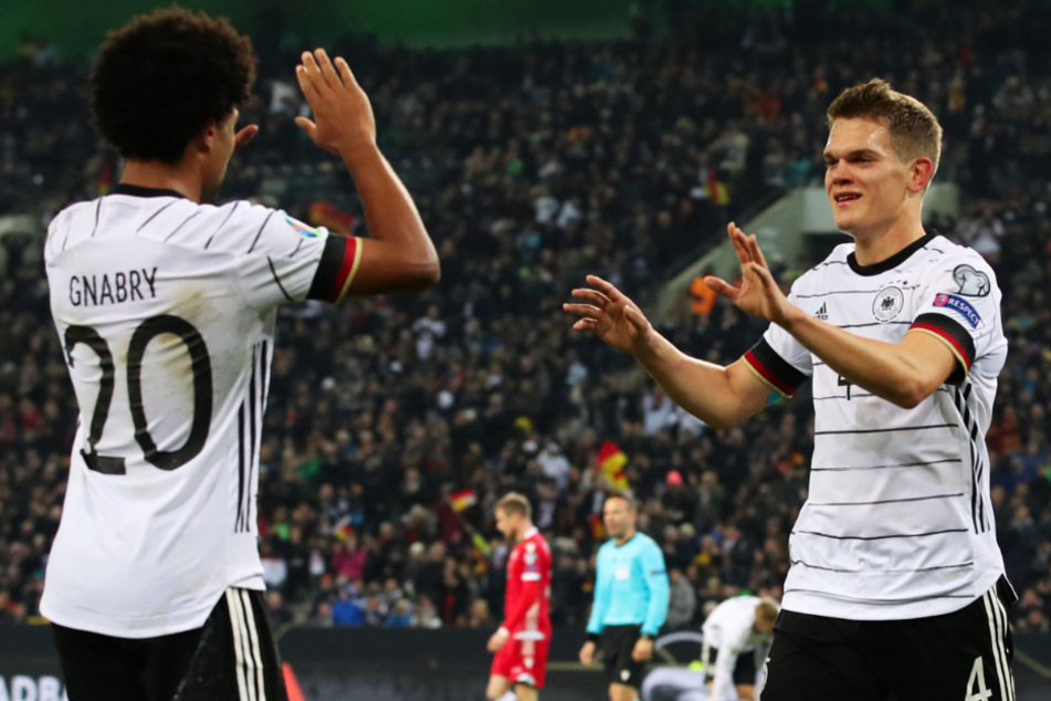 Matthias Ginter (26) absolvierte bislang 29 Länderspiele für Deutschland. Hier bejubelt er sein Hacken-Traumtor zum 1:0 beim 4:0-Sieg gegen Weißrussland am 16.11.2019 in Mönchengladbach.