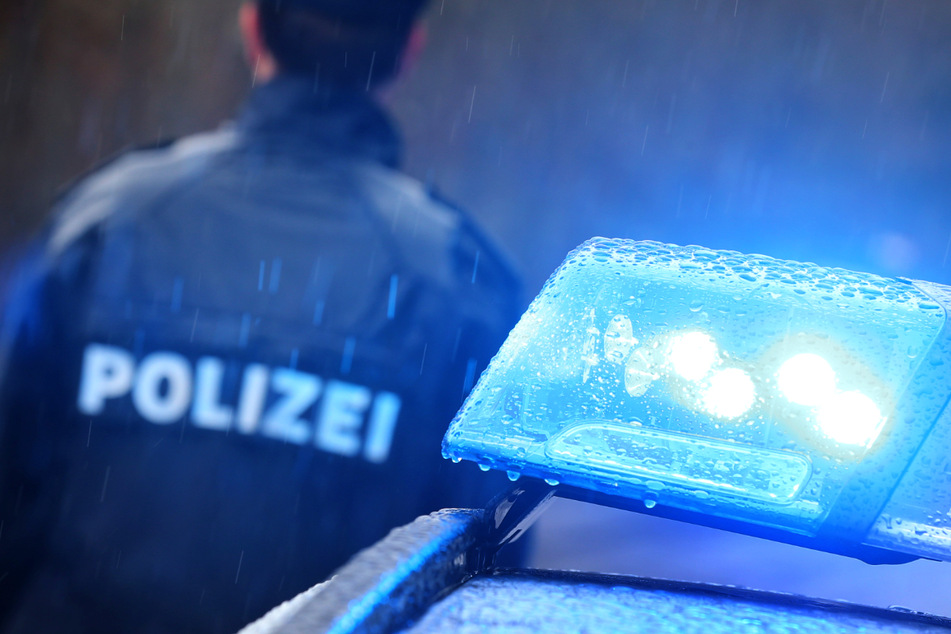 Mit Falschgeld hat ein Unbekannter in Bayern einen Autofahrer betrogen: Die Polizei sucht nun nach dem Täter. (Symbolbild)