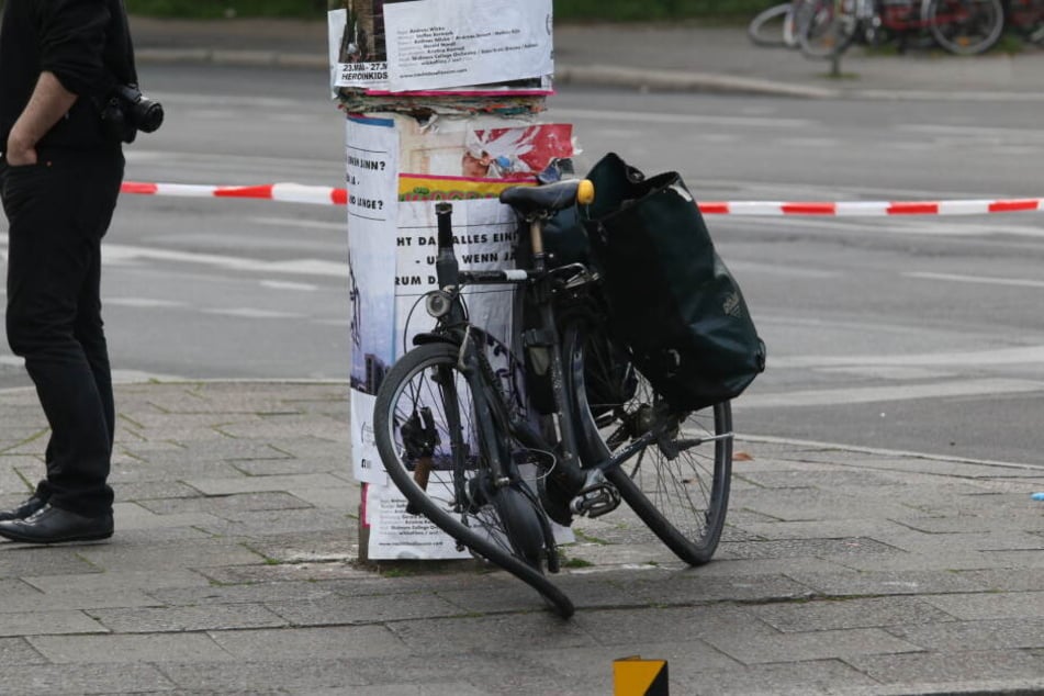 Die Radfahrerin wurde mit lebensbedrohlichen Verletzungen in ein Krankenhaus eingeliefert.