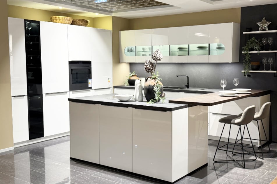 Hier werden Küchen mit Einbaugeräten 70 Prozent günstiger verkauft