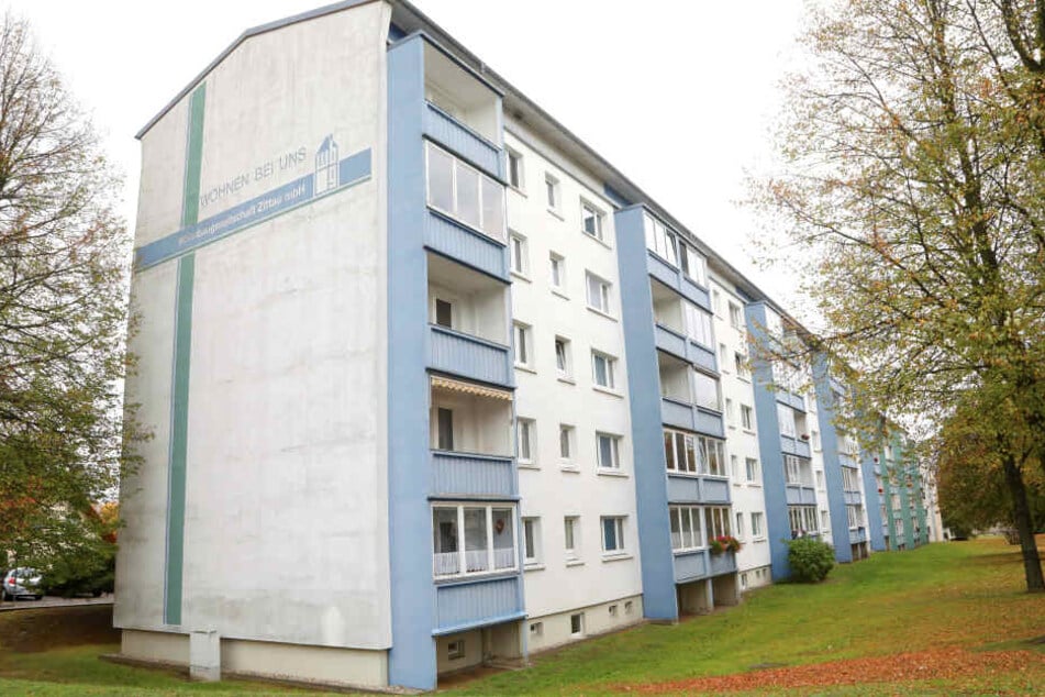 Wohnungen der Genossenschaft in Zittau: Alle Mieter wurden angeschrieben. Bisher sind zwei gegen Namensschilder.