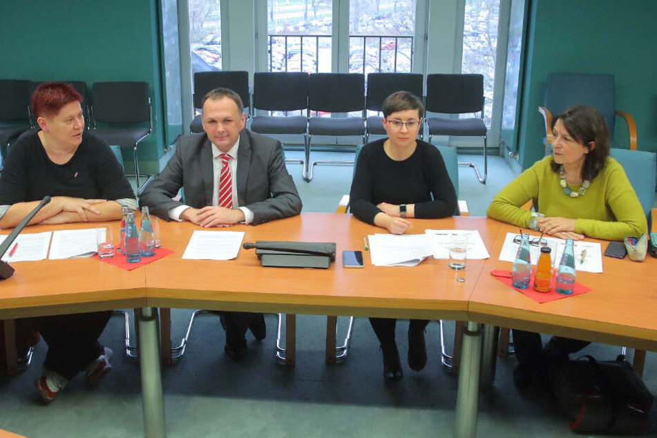 Wollen weiter zusammenarbeiten: Dana Frohwieser (43, SPD, v.l.), André Schollbach (41, Linke), Tina Siebeneicher (36, Grüne) und Christiane Filius-Jehne (63, Grüne).