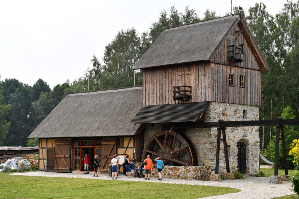 An dieser Mühle gibt es das Freilichtkino im Sommer.