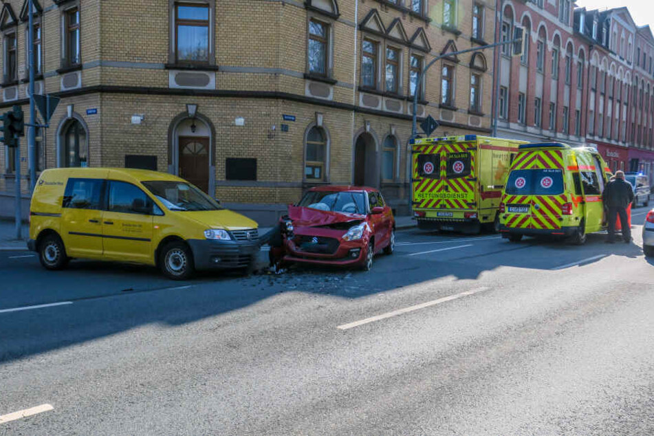 Bei dem Kreuzungs-Crash gab es mehrere Verletzte.