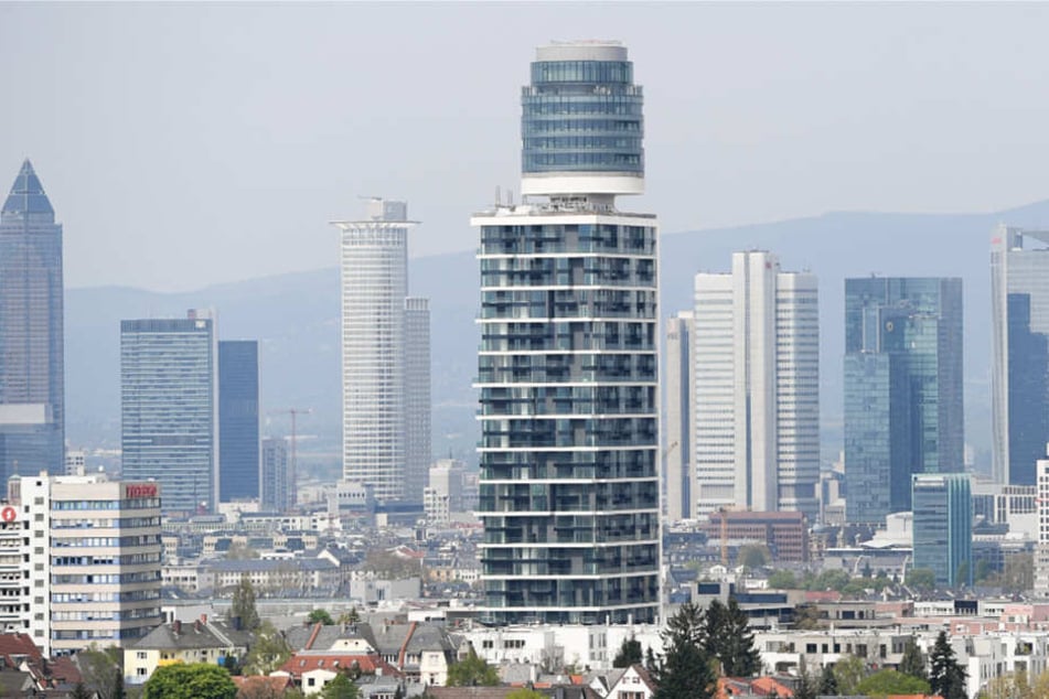 Ebenfalls ein teures Pflaster: Das Foto zeigt den neuen Henninger Turm in Frankfurt-Sachsenhausen.