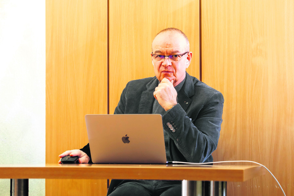 Professor Stephan Mühlig (59) arbeitet derzeit selbst im Home-Office und behandelt auch Patienten per Video-Sitzung.