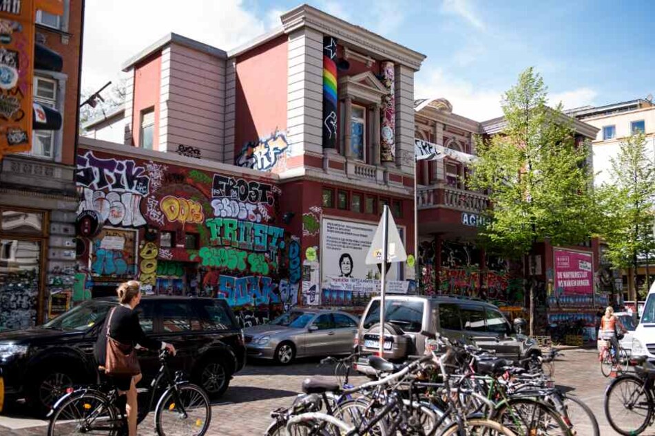 Die Rote Flora im Schanzenviertel gilt als Kulturzentrum der Linksautonomen.