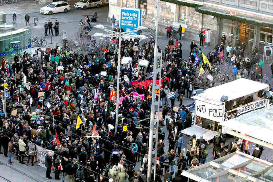Rund 1500 Demonstranten versammelten sich am Wiener Platz.