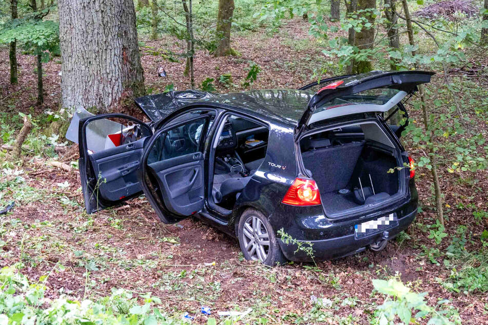 Der Autofahrer war mit seinem VW Golf zwischen Wettstetten und Schelldorf von der Straße abgekommen.