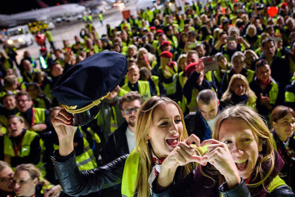 Am Freitag feierten Air-Berlin-Mitarbeiter den Abschied der Airline.