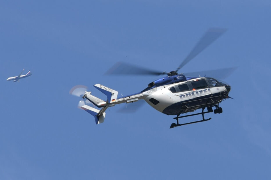 Auch ein Polizeihubschrauber war im Einsatz (Symbolbild).