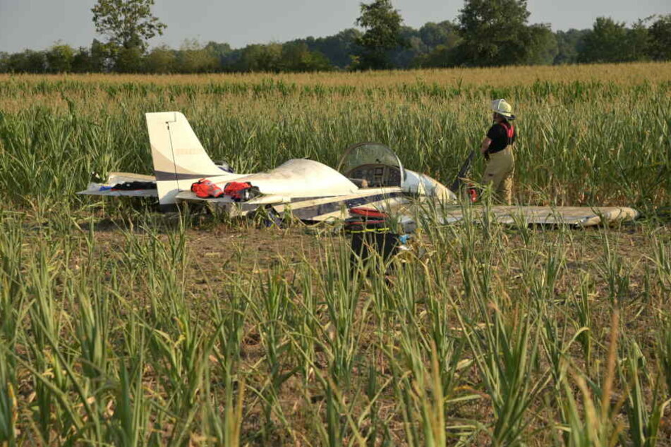 Der Segelflieger mit zwei Insassen stürzte etwa fünf Meter in die Tiefe. Eine 17-jährige Flugschülerin und der 46-jährige Fluglehrer wurden schwer verletzt (Symbolbild).