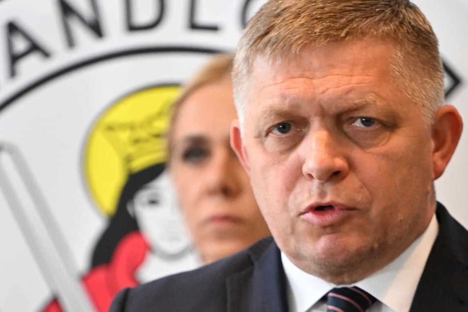 Slowakischer Regierungschef Robert Fico durch mehrere Schüsse lebensgefährlich verletzt