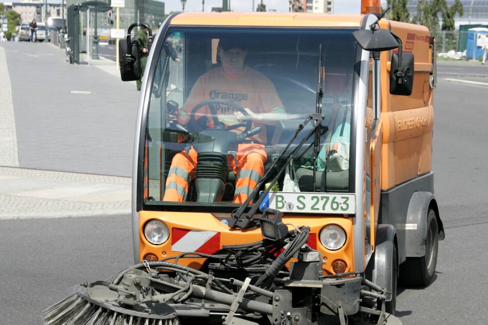 Straßenreinigungsfahrzeuge kennen viele schon, doch die HTW Dresden will darüber hinaus gehen.