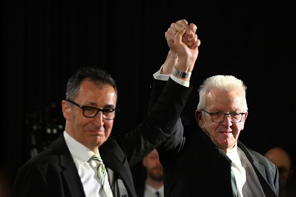 Winfried Kretschmann (77, Grüne, r.) verabschiedet sich nach 15 Jahren Amtszeit als Ministerpräsident in den wohlverdienten Ruhestand.