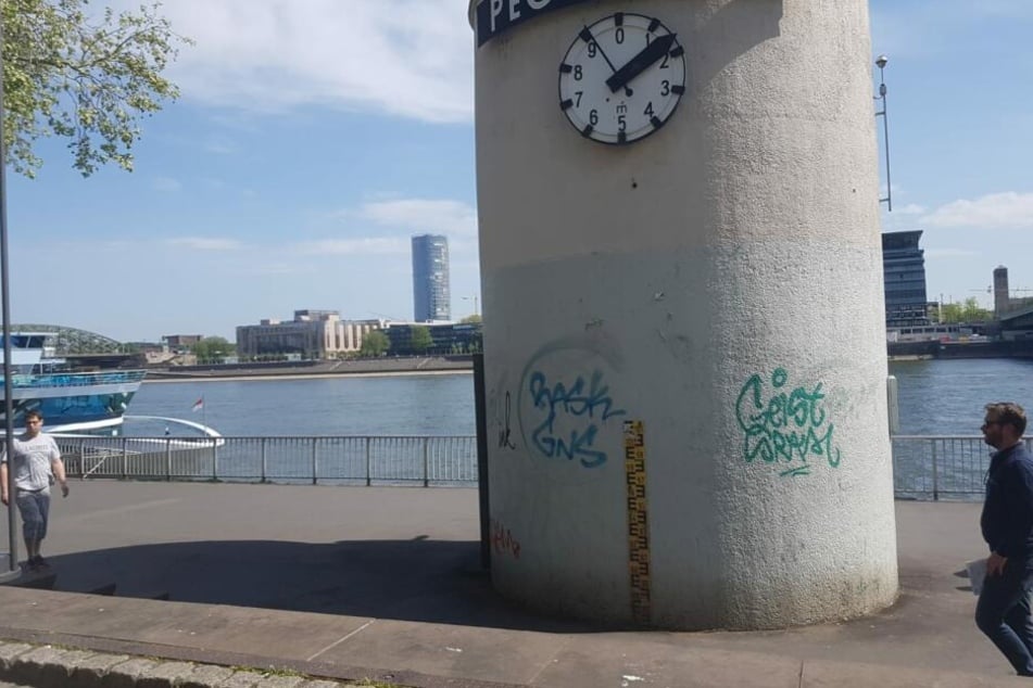 Der Pegel Köln ist von Sprayern beschmiert worden.