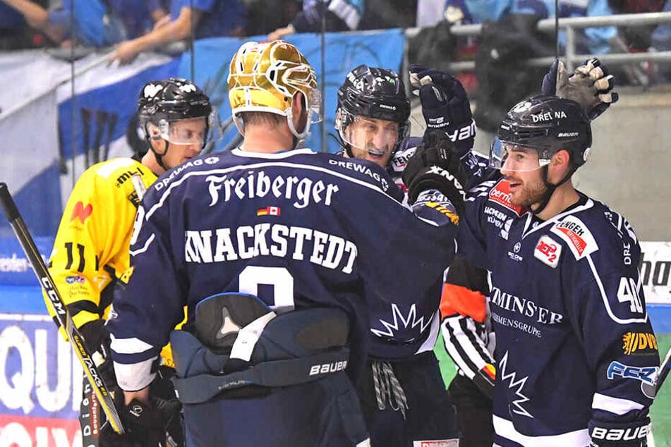 Jordan Knackstedt legte zweimal auf Nick Huard (r.) auf, der die Eislöwen auf die Siegerstraße brachte.