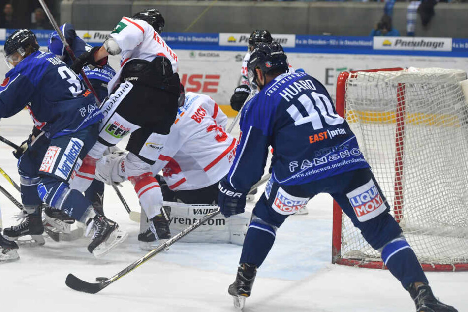 Nick Huard (r.) stand beim 1:0 genau richtig, um am kurzen Pfosten die Scheibe einzunetzen.