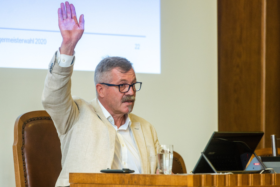 Miko Runkel (59, parteilos) übernimmt den OB-Posten kommissarisch, bevor Sven Schulze sein Amt antritt.