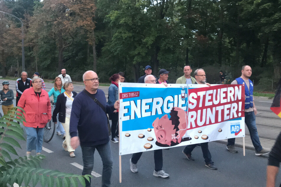 Das Corona-Thema spielt bei den Demonstranten, wie hier von der AfD in Dresden, kaum mehr eine Rolle.