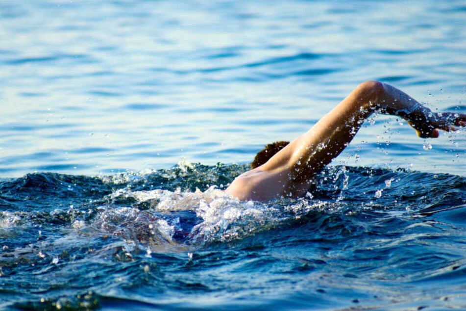 Der Mann wollte die Strecke zwischen Frankreich und England schwimmen. (Symbolbild)