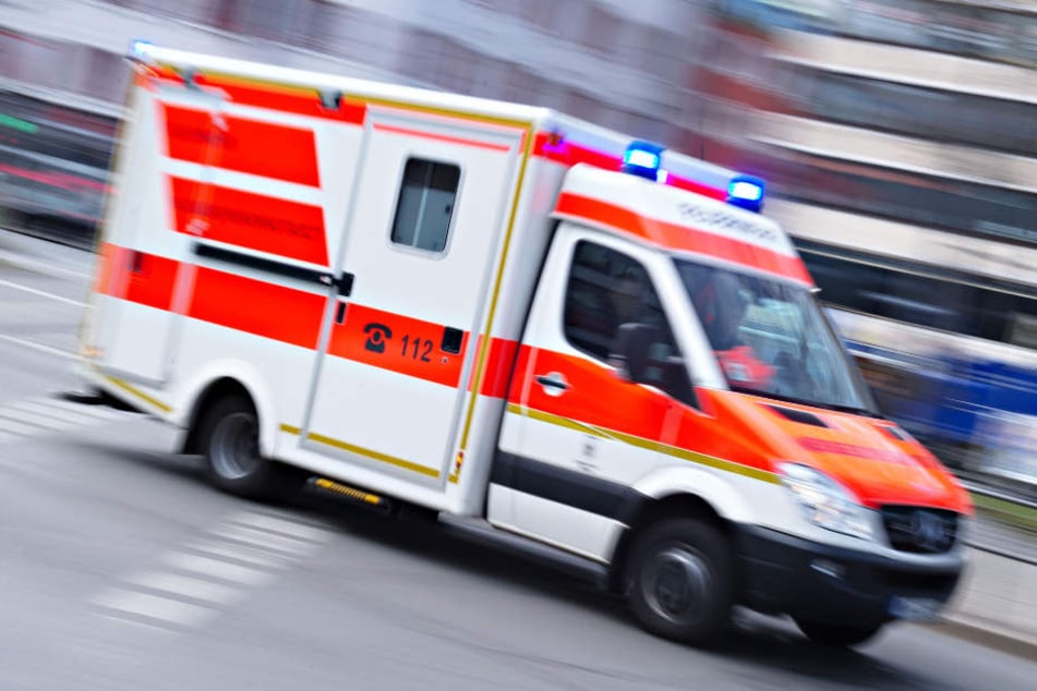 Mit lebensbedrohlichen Stichverletzungen kam der Mann ins Krankenhaus. (Symbolbild)
