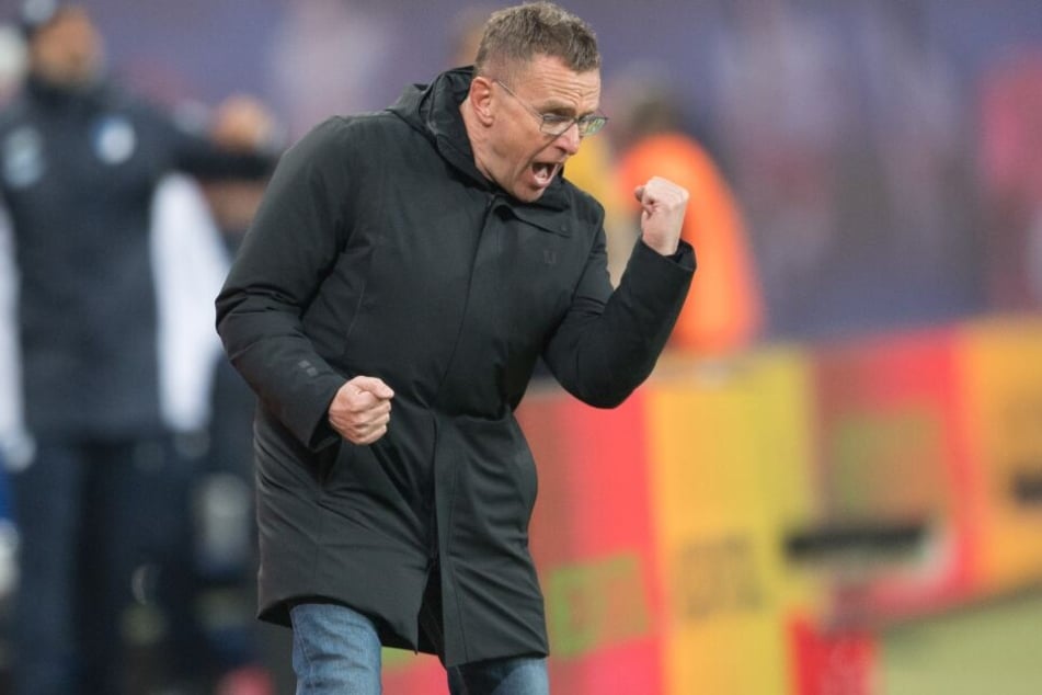 Später Jubel zu einem am Ende verdienten Punkt: Coach Ralf Rangnick freut sich über den 1:1-Ausgleich.