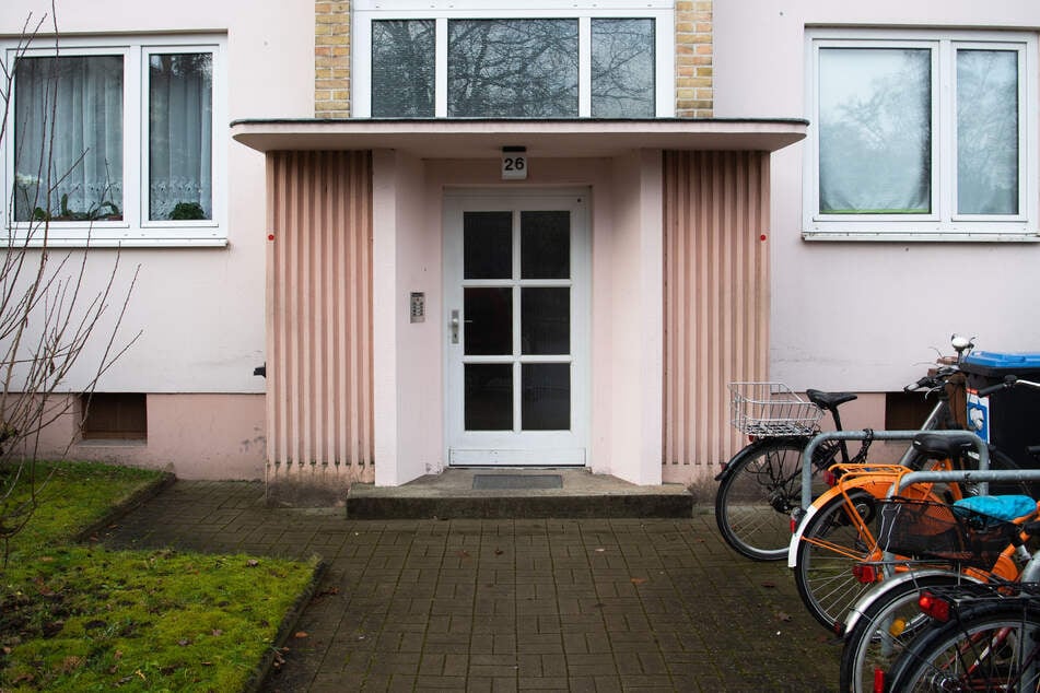In diesem Wohnhaus in der Hannoveraner Meterstraße kam die 23-Jährige zu Tode.