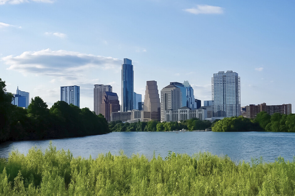 Der Lady Bird Lake schlängelt sich mitten durch die texanische Metropole Austin.