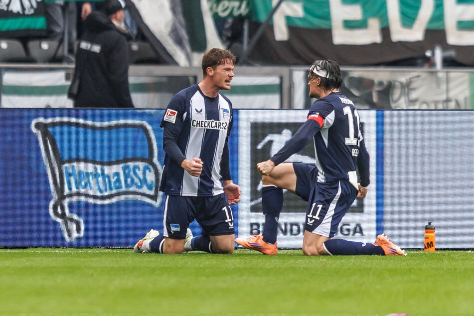 Kapitän Fabian Reese (r.) und Toschütze Sebastian Grönning bejubeln das 1:0.