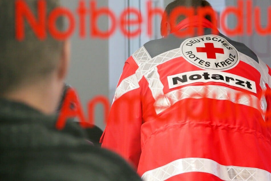 Der 49-Jährige wurde mit lebensgefährlichen Verletzungen ins Krankenhaus eingeliefert. (Symbolbild)