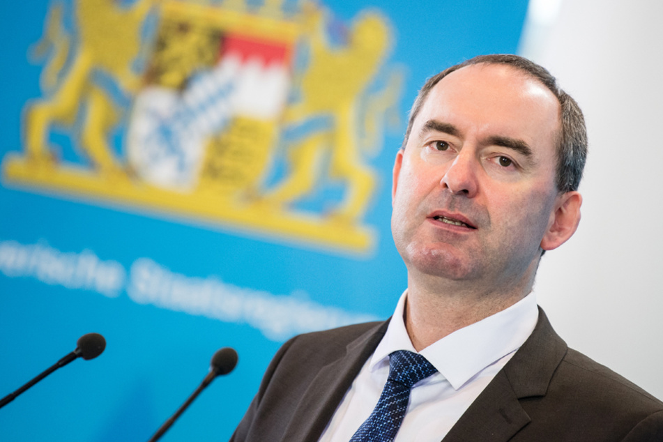 Der bayerische Wirtschaftsminister Hubert Aiwanger sieht manche Homeoffice-Regeln skeptisch. (Archiv)