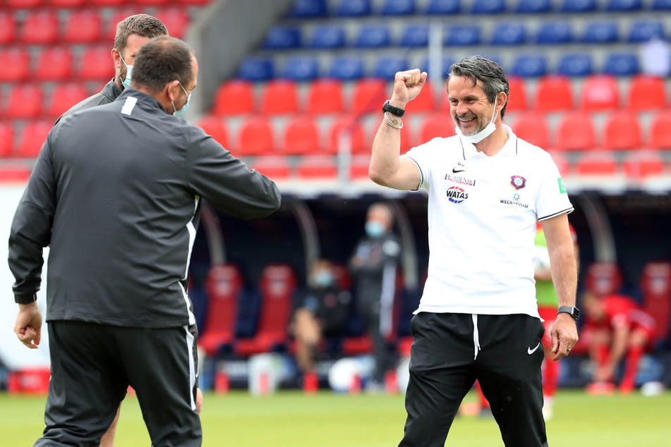 Zwei Trainer, die sich gut kennen und verstehen: FCH-Coach Frank Schmidt (l.) und Dirk Schuster vom FCE.