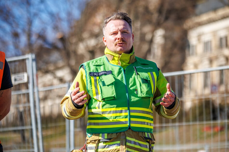 Feuerwehr-Sprecher Michael Klahre (47) berichtete von einem herausfordernden Einsatz an der Unfallstelle. (Archivbild)