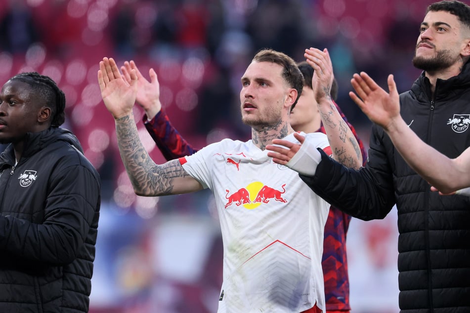 Nach Abpfiff "feierte" RB Leipzig mit den Fans. Wirklich zufrieden war aber niemand.