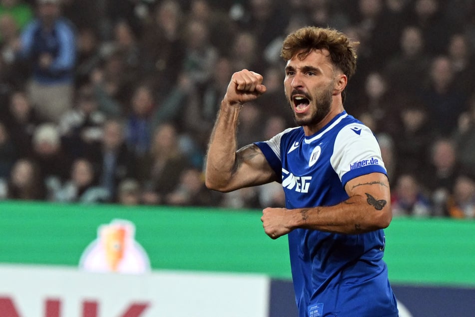 Lässt den KSC mit seinem Treffer noch einmal hoffen: Fabian Schleusener (33).