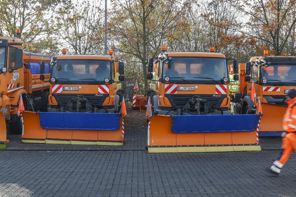 Für das Streuen und Räumen von 604 km Straßen (rund ein Drittel des gesamten Leipziger Straßennetzes) sind 270 Beschäftigte und 75 Fahrzeuge vorgesehen.