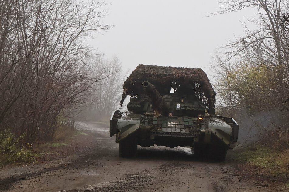 Ein ukrainischer T-72 Panzer in der Region Saporischschja.