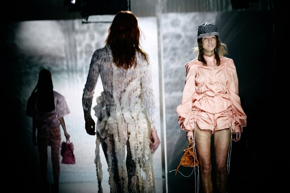 Ab 30. Juni zeigen aufstrebende Talente und bekannte Designer*innen ihre Visionen bei der Berlin Fashion Week.