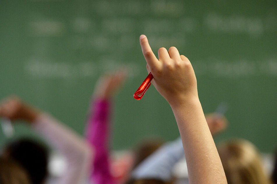 Von einem Pädagogen erhielt ein Schüler mitgeteilt, dass es bei ihm wohl nur zum Herstellen von Kartons reichen würde (Symbolbild).