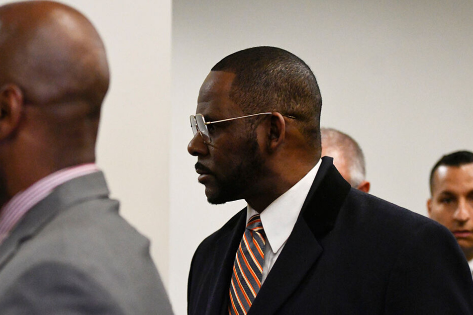 R. Kelly steht langsam mit dem Rücken zur Wand. Immer mehr Vorwürfe werden aktuell publik.
