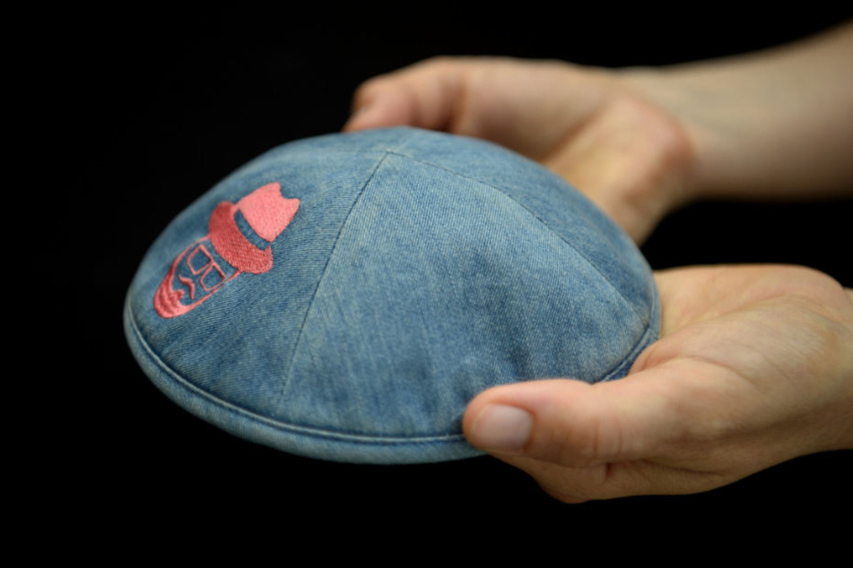 Die Kippa, die der junge Israeli trug, wird mittlerweile im Jüdischen Museum ausgestellt.