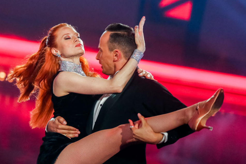 Model Barbara Meier erlaubte sich den ein oder anderen kleinen Patzer. Für sie und Tanzpartner Sergiu Luca wurde es am Ende Platz drei.
