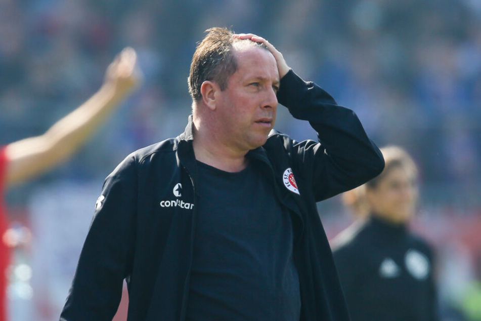 Zum Haare raufen! Trainer Markus Kauczinski konnte die Leistung seiner Mannschaft nicht fassen.